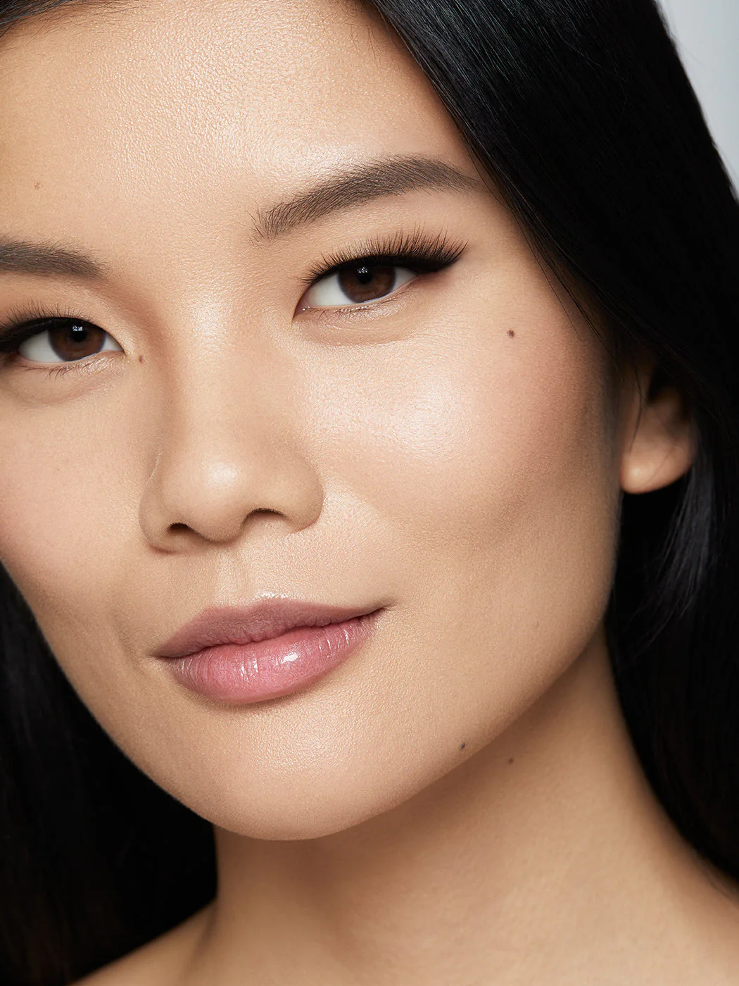 SERVING LOOKS - Image 3