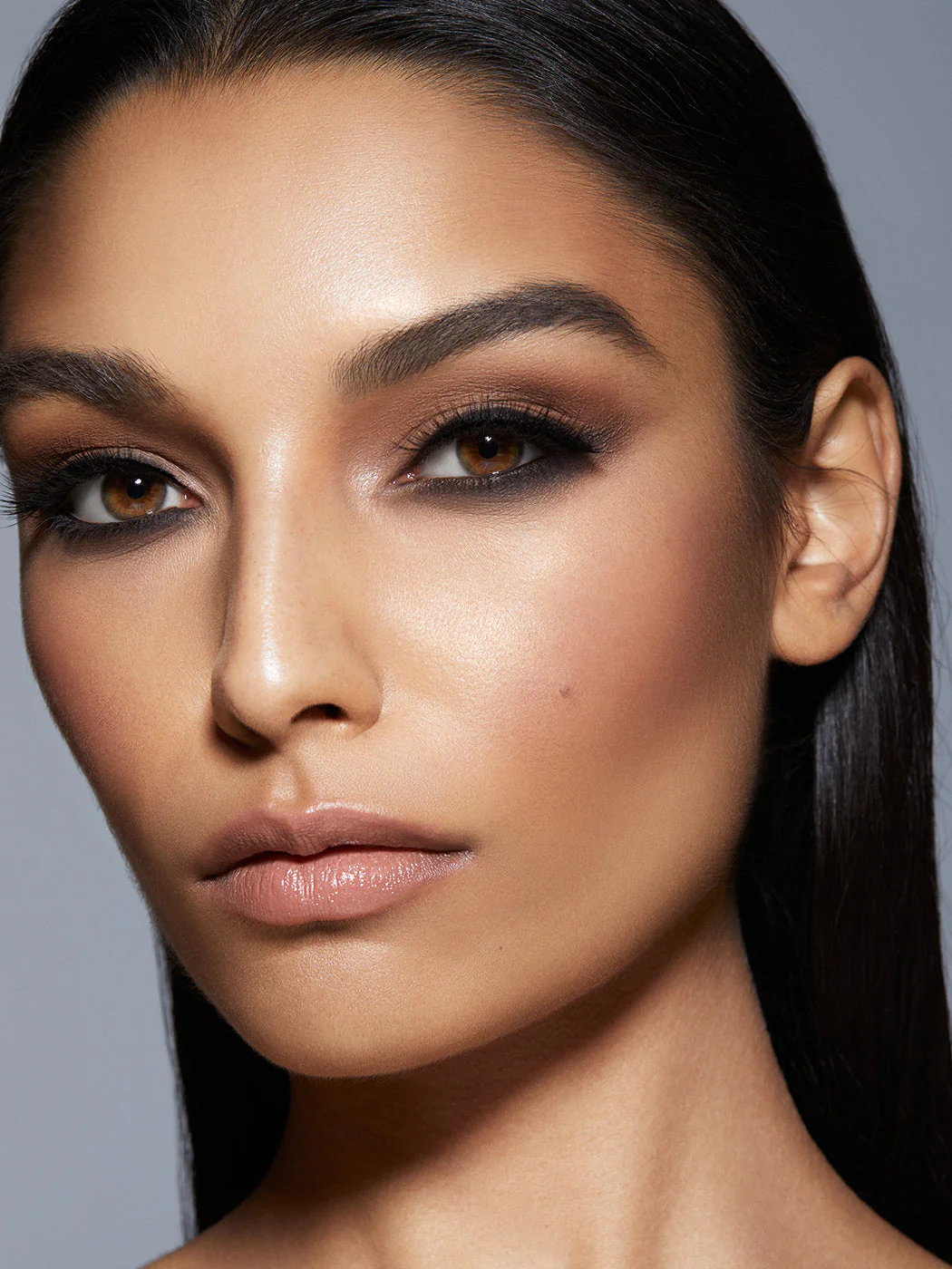 SERVING LOOKS - Image 4