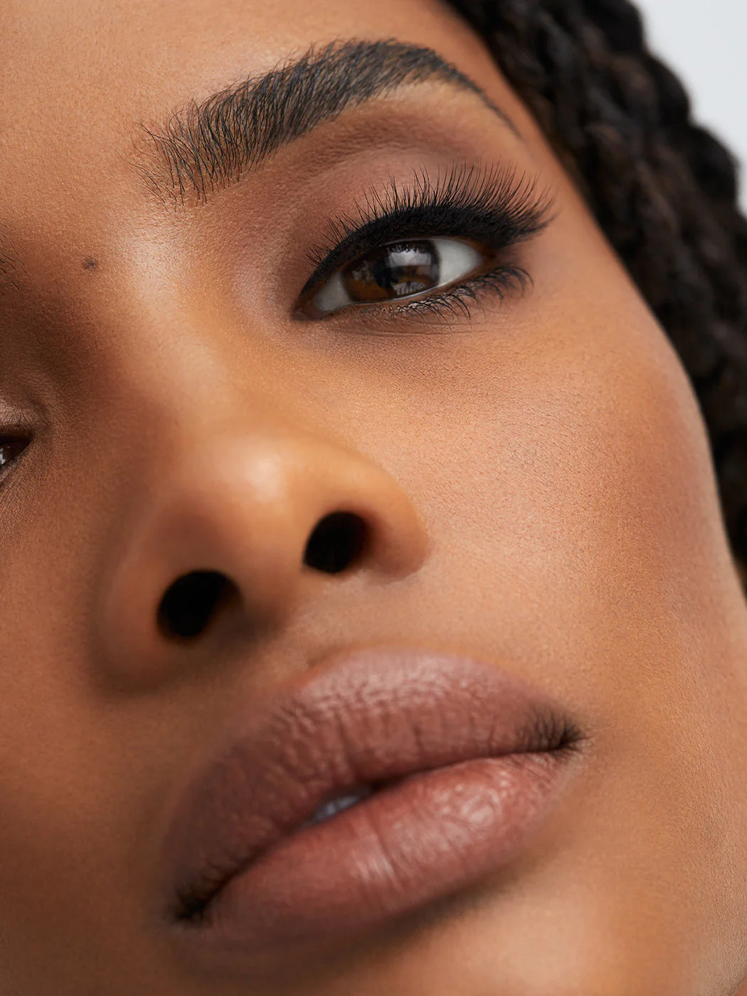 SHE'S EFFORTLESS - Image 4